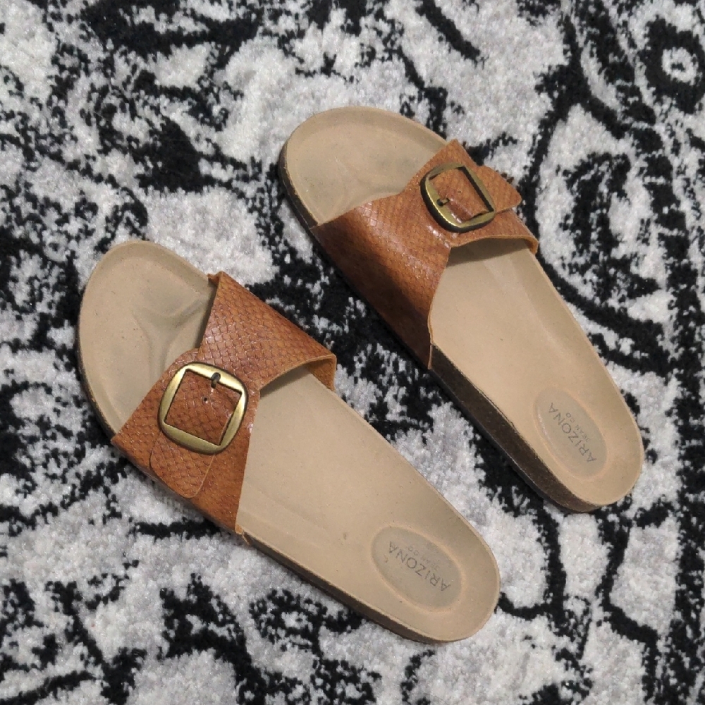 Arizona Jean Company Tan and Gold Sandals with Buckle